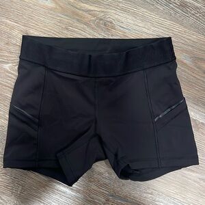 Lululemon black size 6 spandex bike shorts 4”